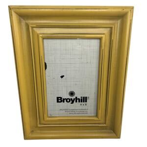 Broyhill Wooden Picture Frame Yellow Wood Distressed 4X6 New!